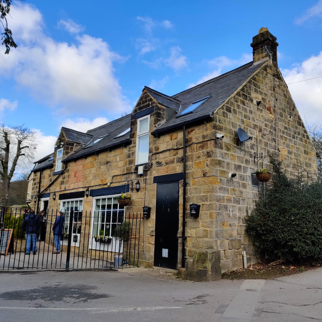 Quick pit stop at the Three Cottages Cafe in Meanwood Park along the Meanwood Valley Trail